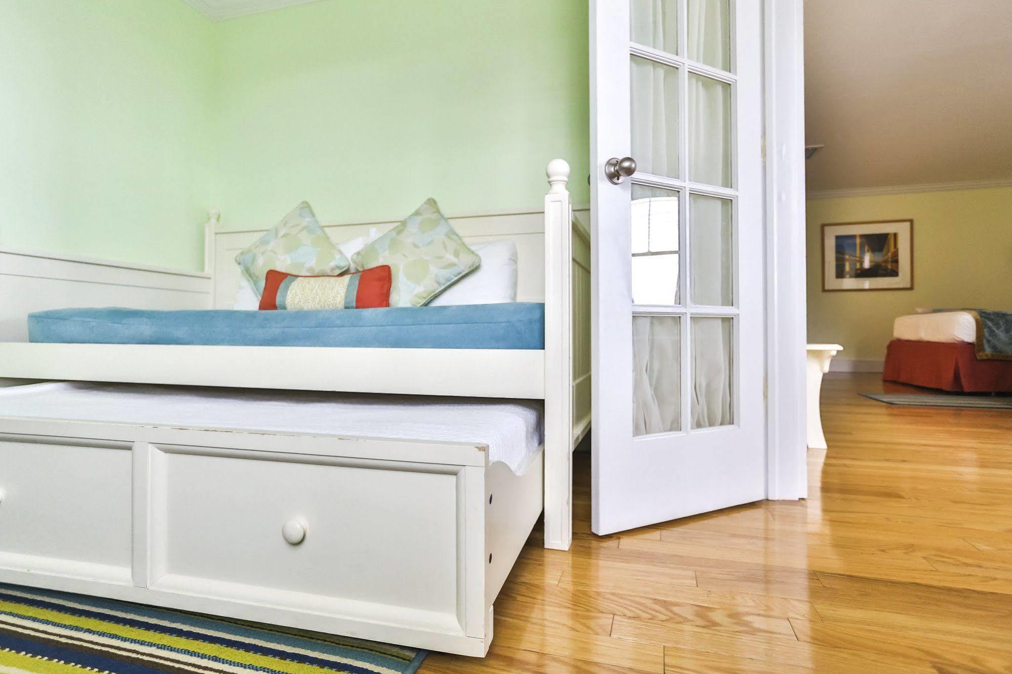 Mansion House Inn Винярд Хейвън Екстериор снимка